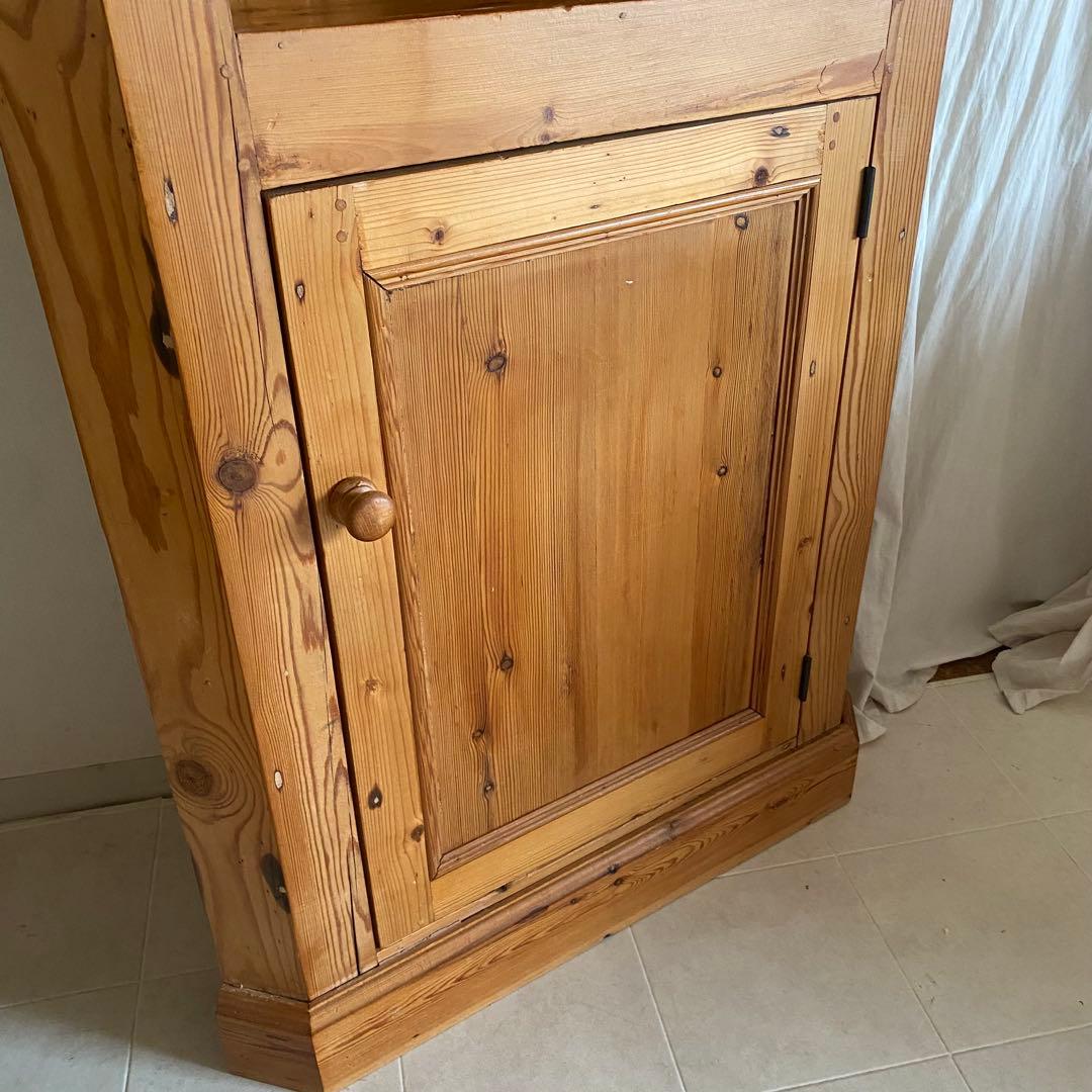 アンティーク　カントリー　パイン材　コーナーキャビネット　シェルフ　カップボード