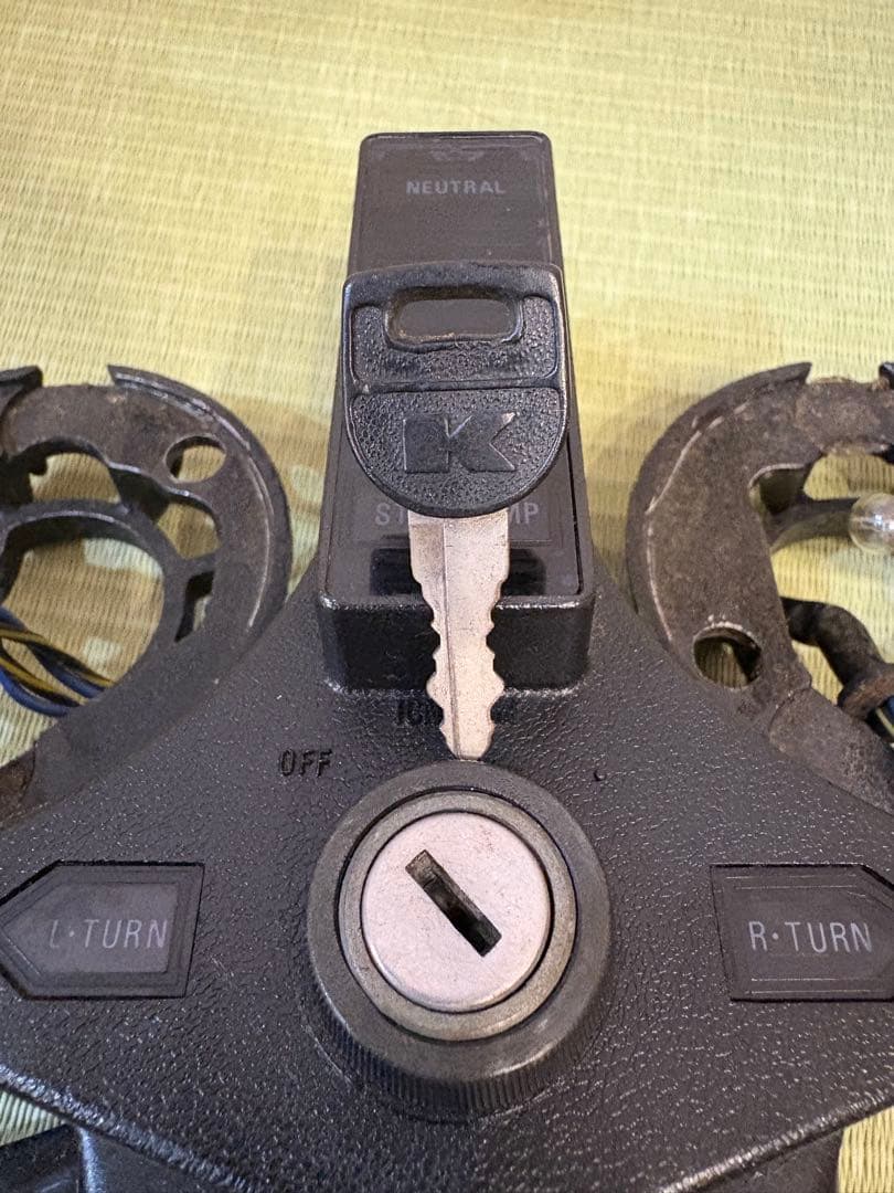 ⭐︎当時物⭐︎KZ系メーターブラケット　鍵付き