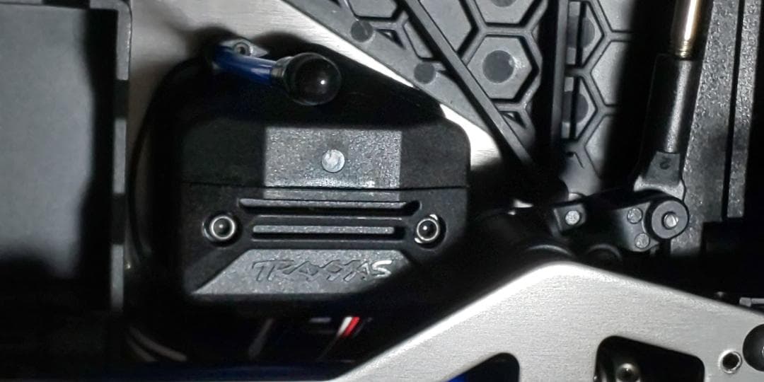 トラクサス 1/7 ラジコンカー X0-1 箱付き開封済み未走行