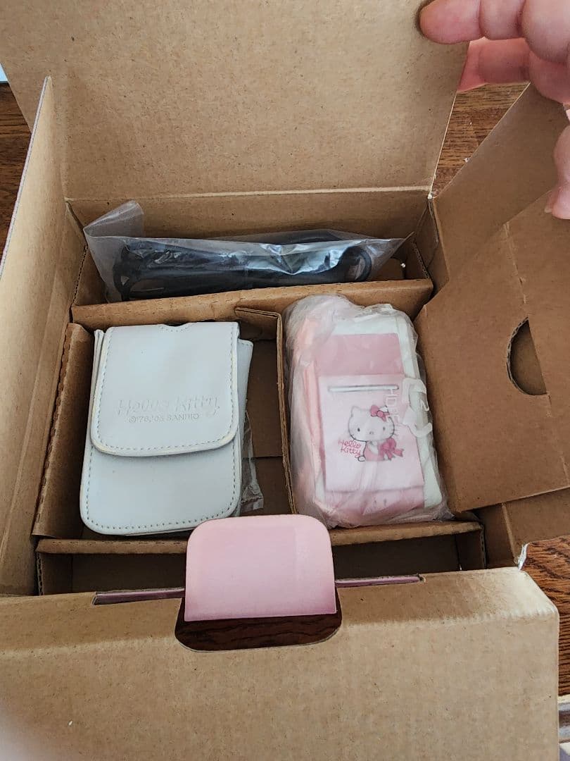 サンリオ キティ AVOX デジカメ 未使用品 SDカード対応