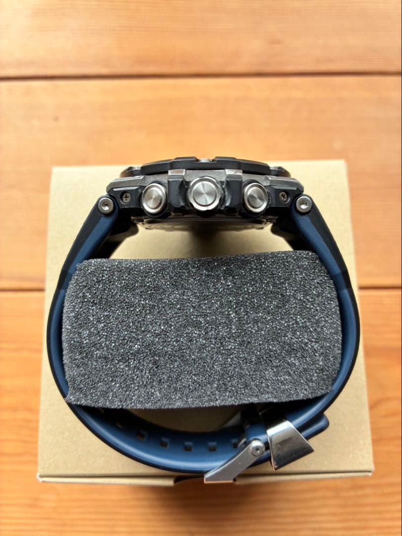 CASIO G-SHOCK　GST-B100XA-1AJF カーボンソーラー