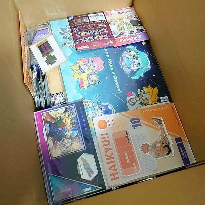 アニメグッズ ノンジャンル 大量 まとめ売り アクスタ 缶バッジ マスコット 他