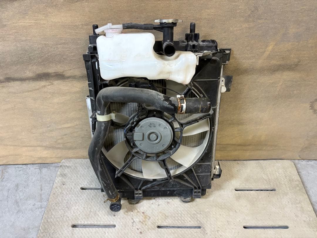 LA600S/LA610S タント 純正 ラジエーター コンデンサー セット