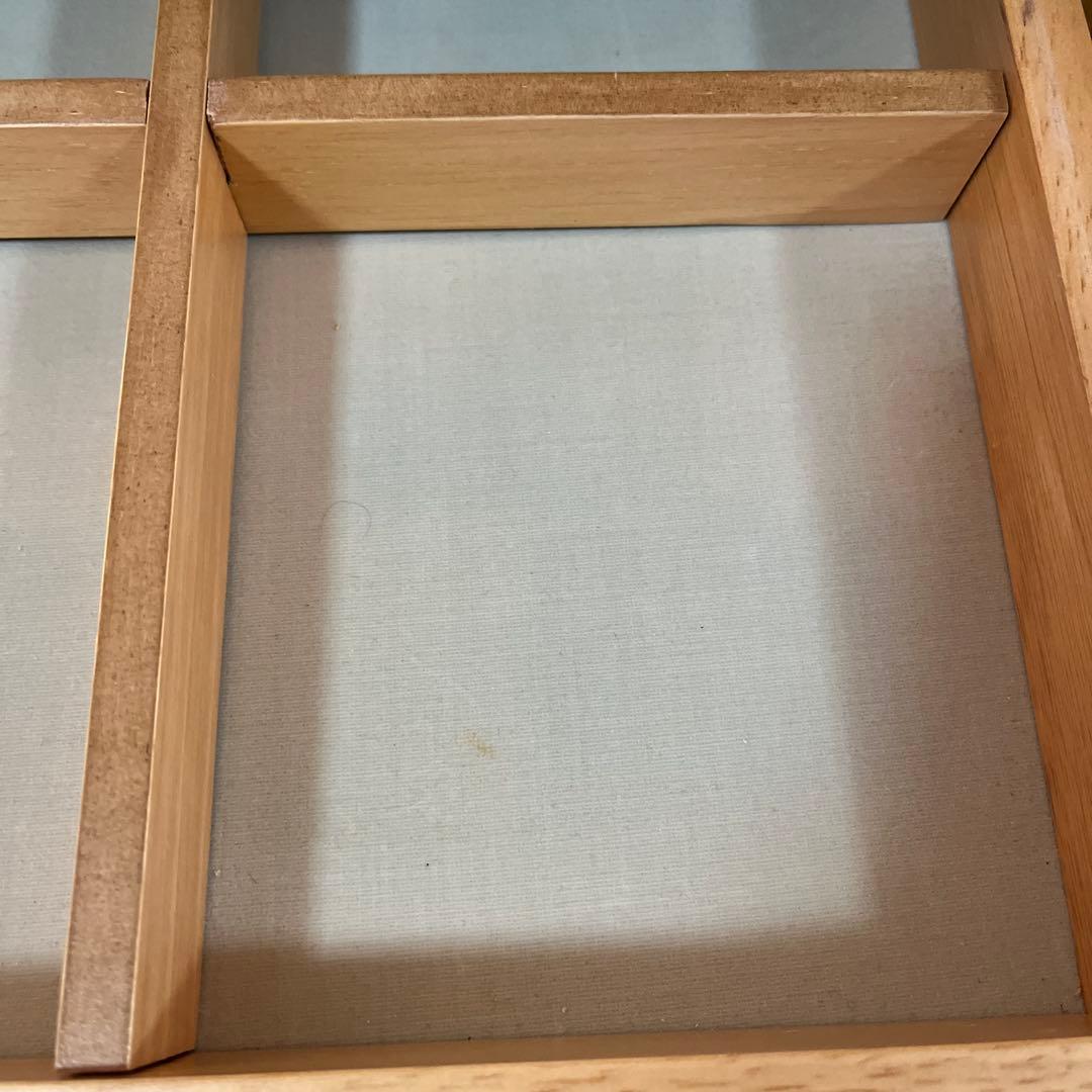 ガラス天板の木製テーブル 引き出し付き