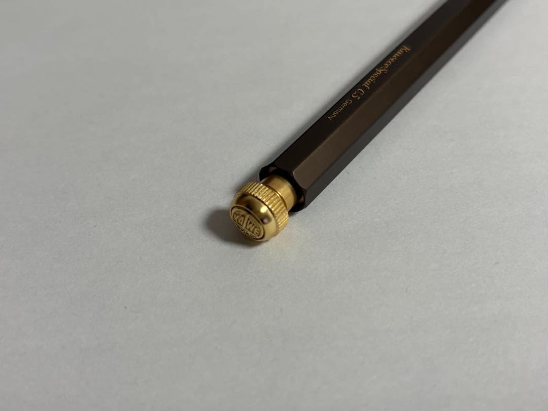 伊東屋限定カヴェコ　オリーブブラウン　カヴェコスペシャルペンシル　0.5mm