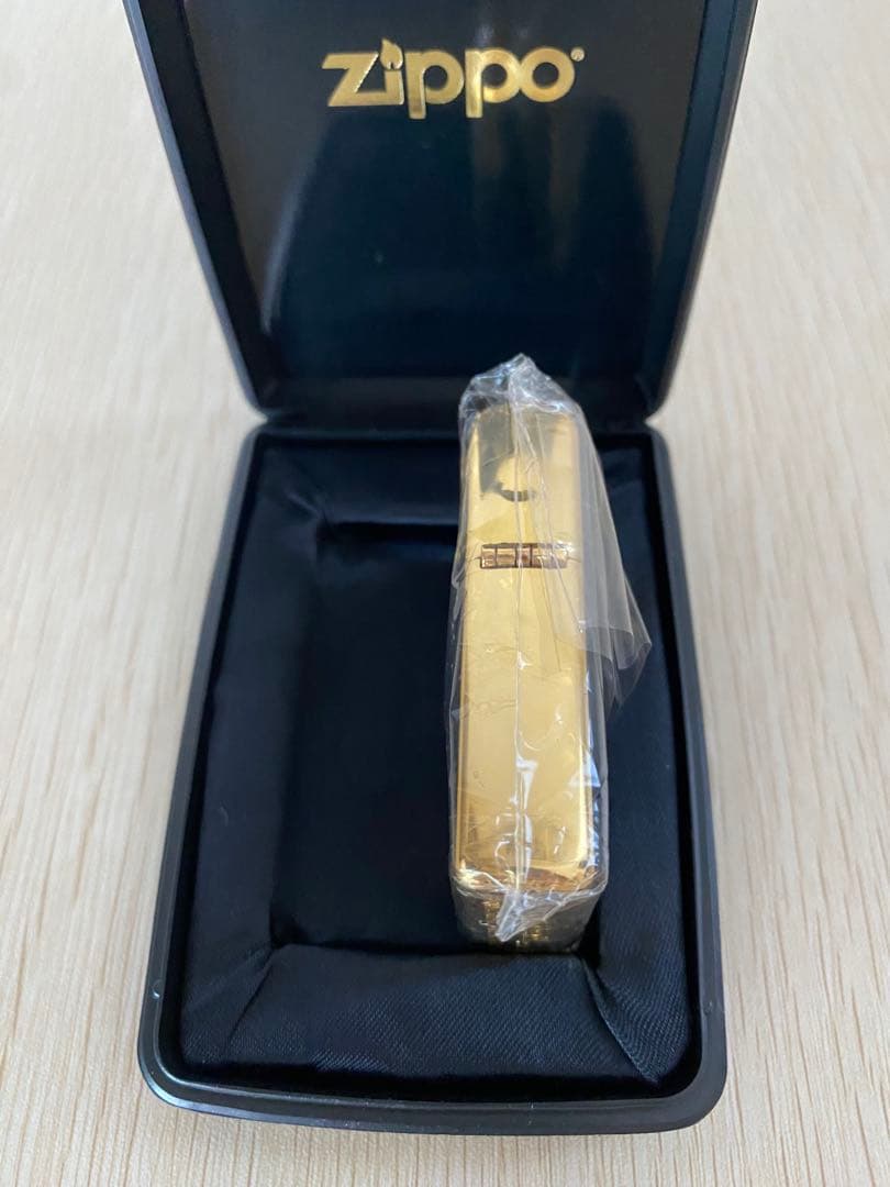 ZIPPO 2010年　ゴールド ブラック 彫刻デザイン 未使用 限定 ケース付