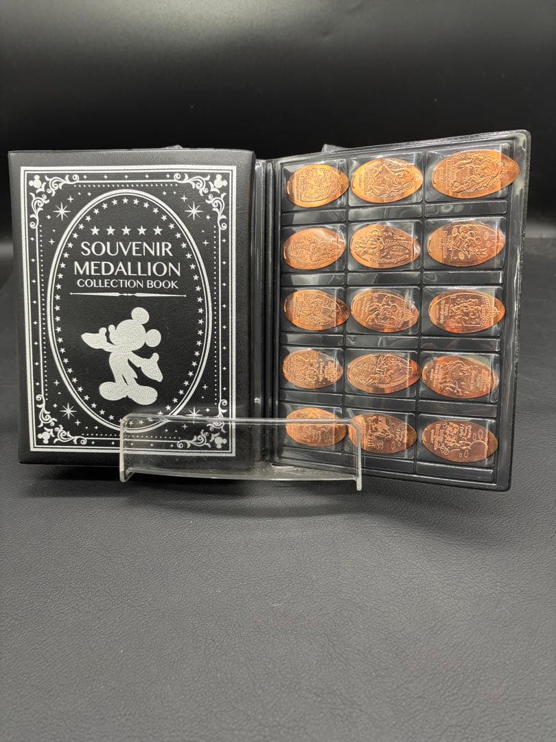【2017東京ディズニー】ミッキーマウス メダリオン 収集コレクション ブック