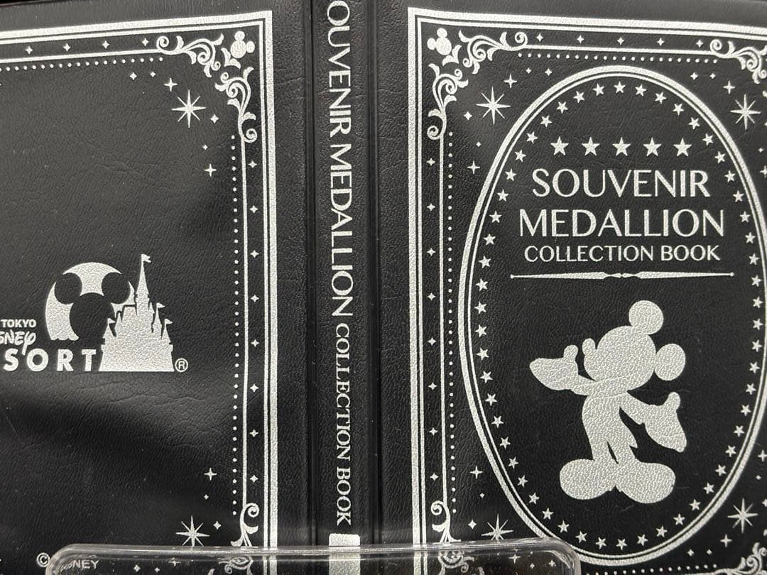 【2017東京ディズニー】ミッキーマウス メダリオン 収集コレクション ブック