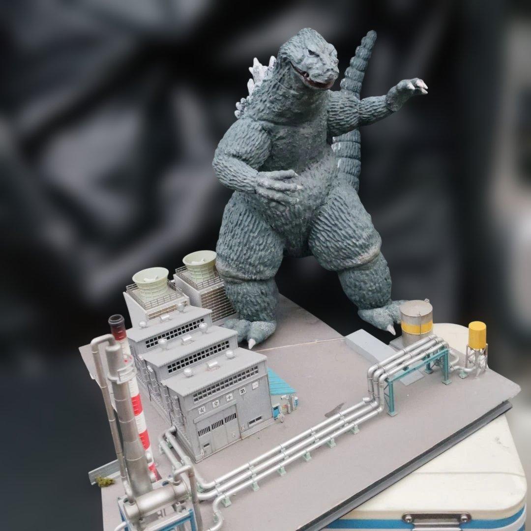 イノウエアーツＮATOキンゴジ。組み立て塗装済。ジオラマ付き！