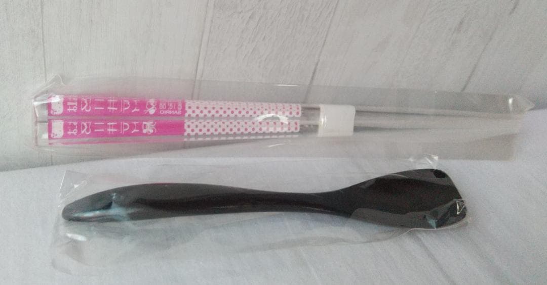 キティ　デザートグラス　ガラスボウル　皿　食器　蝶　クローバー　箸スプーン付き