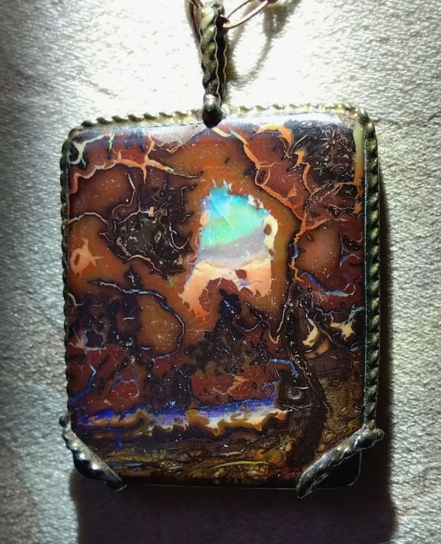 ♥　天然石（ボルダーオパール）のピクチャーストーン✨✨