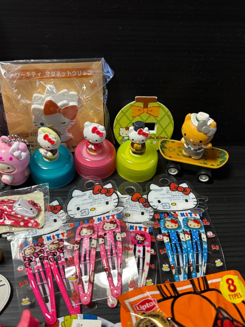 サンリオ　キティ　ストラップ　キーホルダー　ピンバッジ　他　セット
