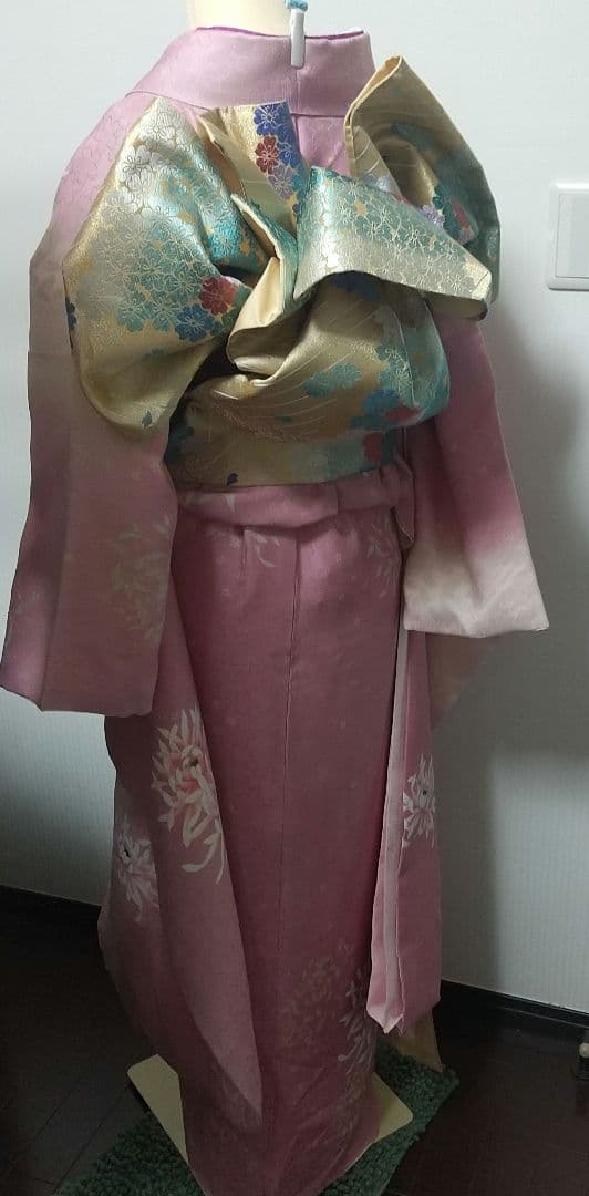 桜色の振袖 菊花紋様