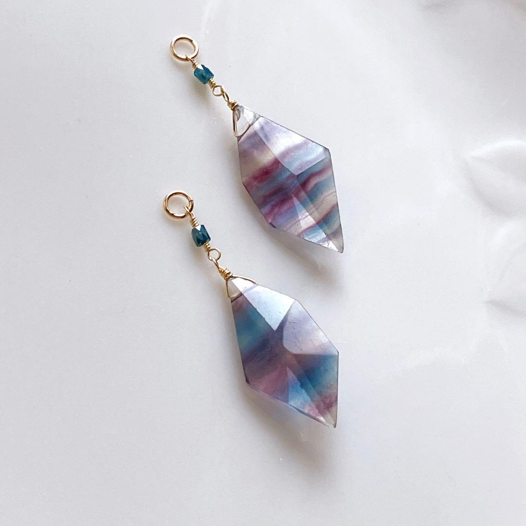 tama◆スピンドルカット バイカラーフローライト×ブルーダイヤチャーム