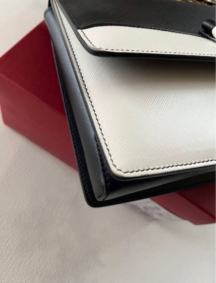 サルヴァトーレ フェラガモ ブラック ホワイト ショルダー リボン チェーン