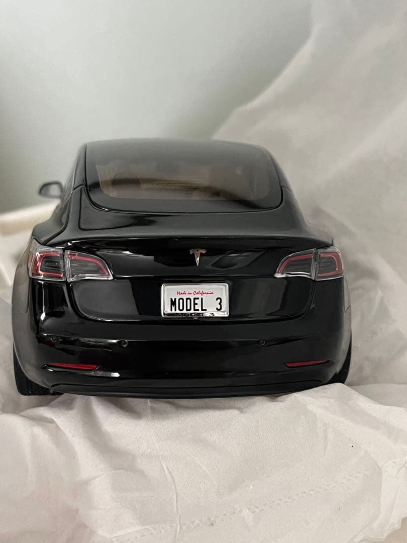ミニカー　1/18 テスラ　モデル3 ブラック