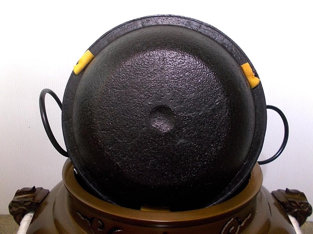 未使用保管品 四代/釜師:菊池正直 和鉄/砂鉄/茶釜 唐銅切合鬼面風炉 共箱