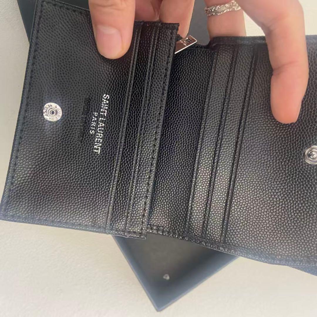 美品✨イヴ・サンローラン エンボス加工 ブラックレザー 折りたたみ財布サイフ
