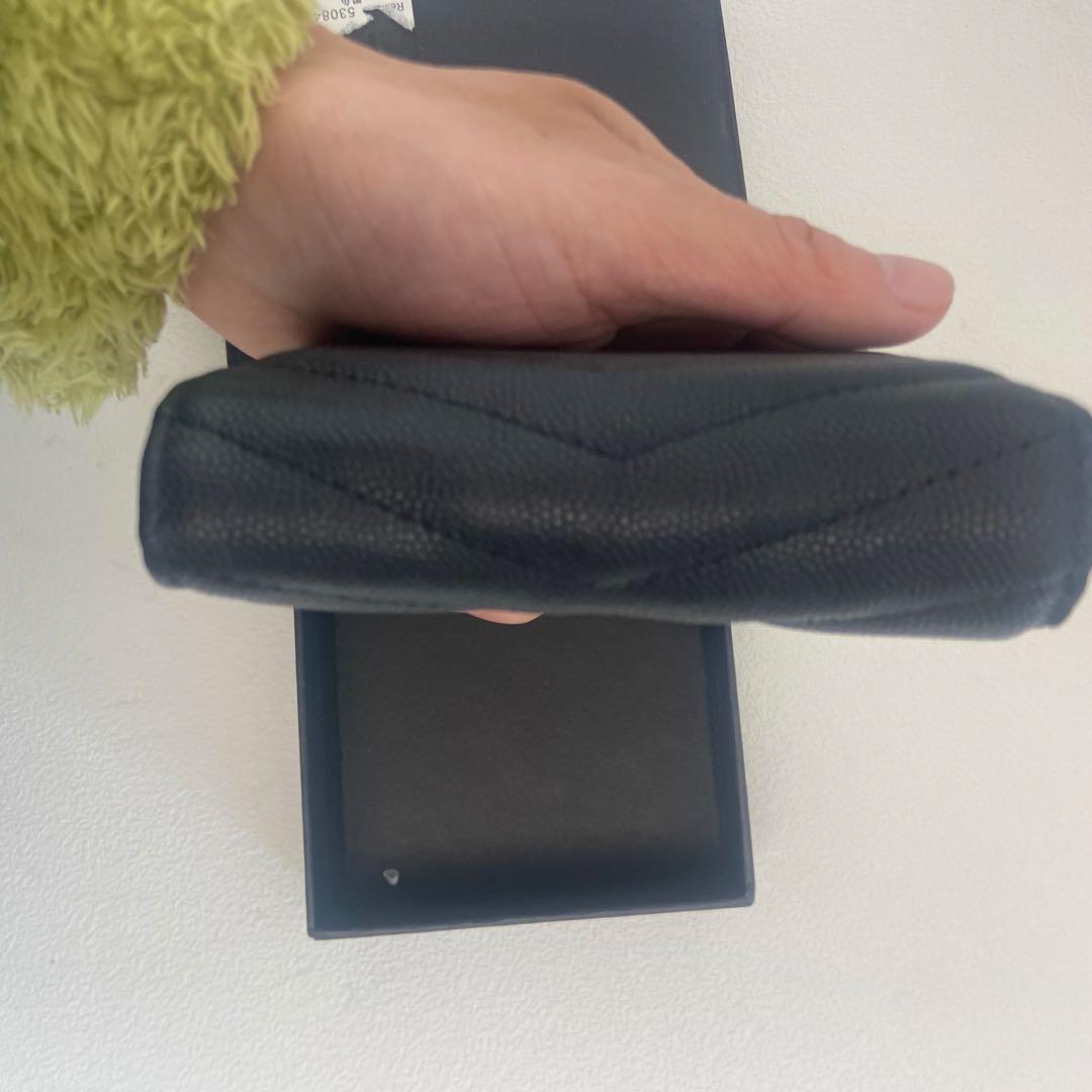 美品✨イヴ・サンローラン エンボス加工 ブラックレザー 折りたたみ財布サイフ