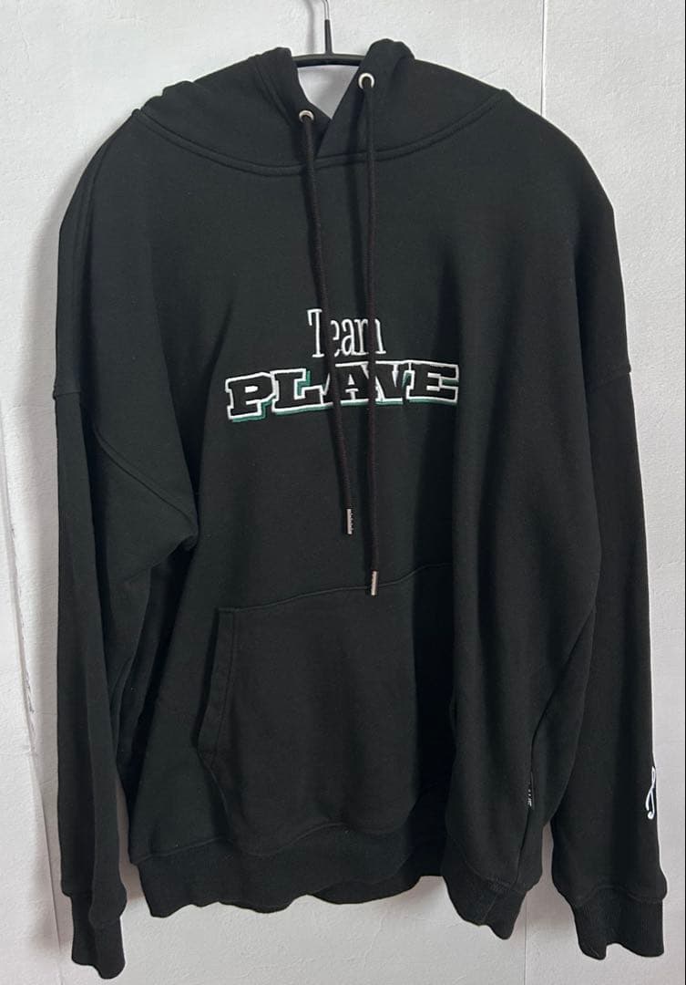 アイドル TEAM PLAVE HOODIE BLACK