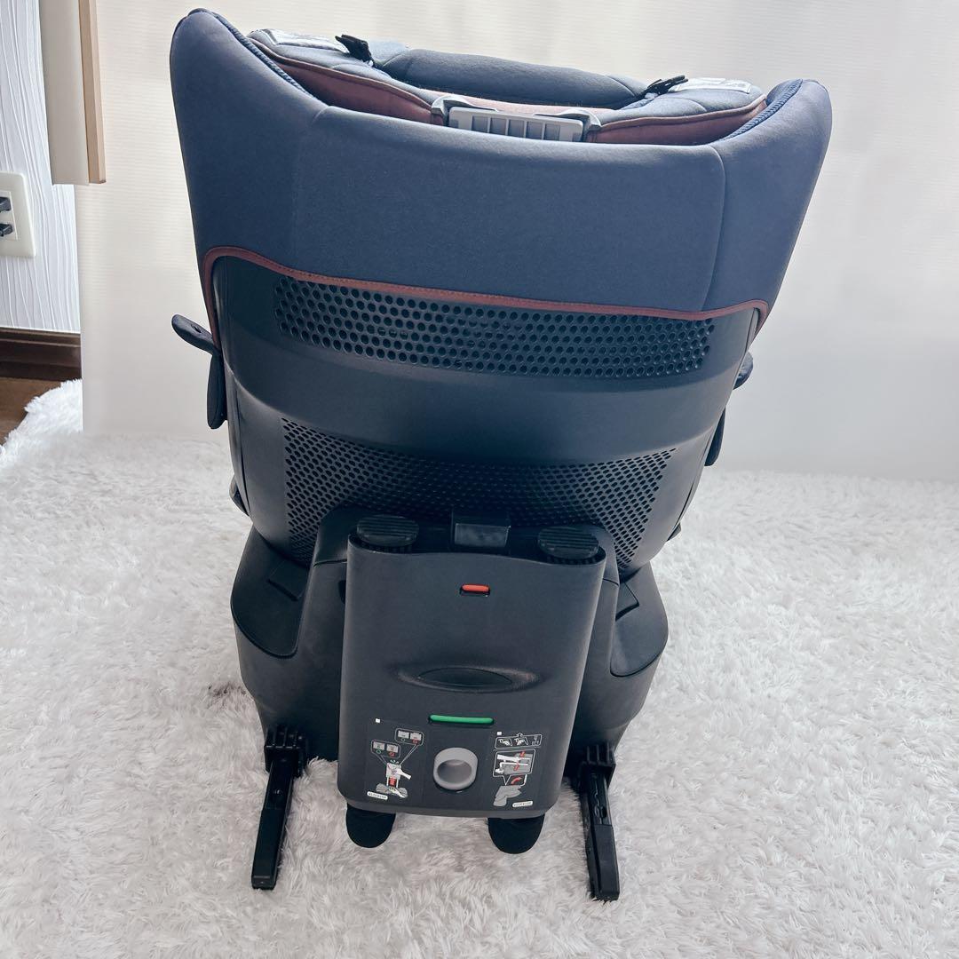 エールべべ クルットR ウィ リュクスネイビー チャイルドシート