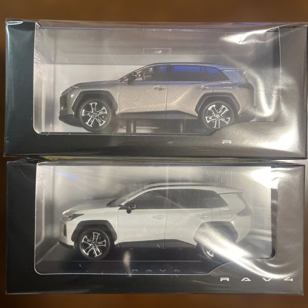 トヨタ新型RAV4 Zハイブリッドミニカー 1/30カラーサンプル2台セット