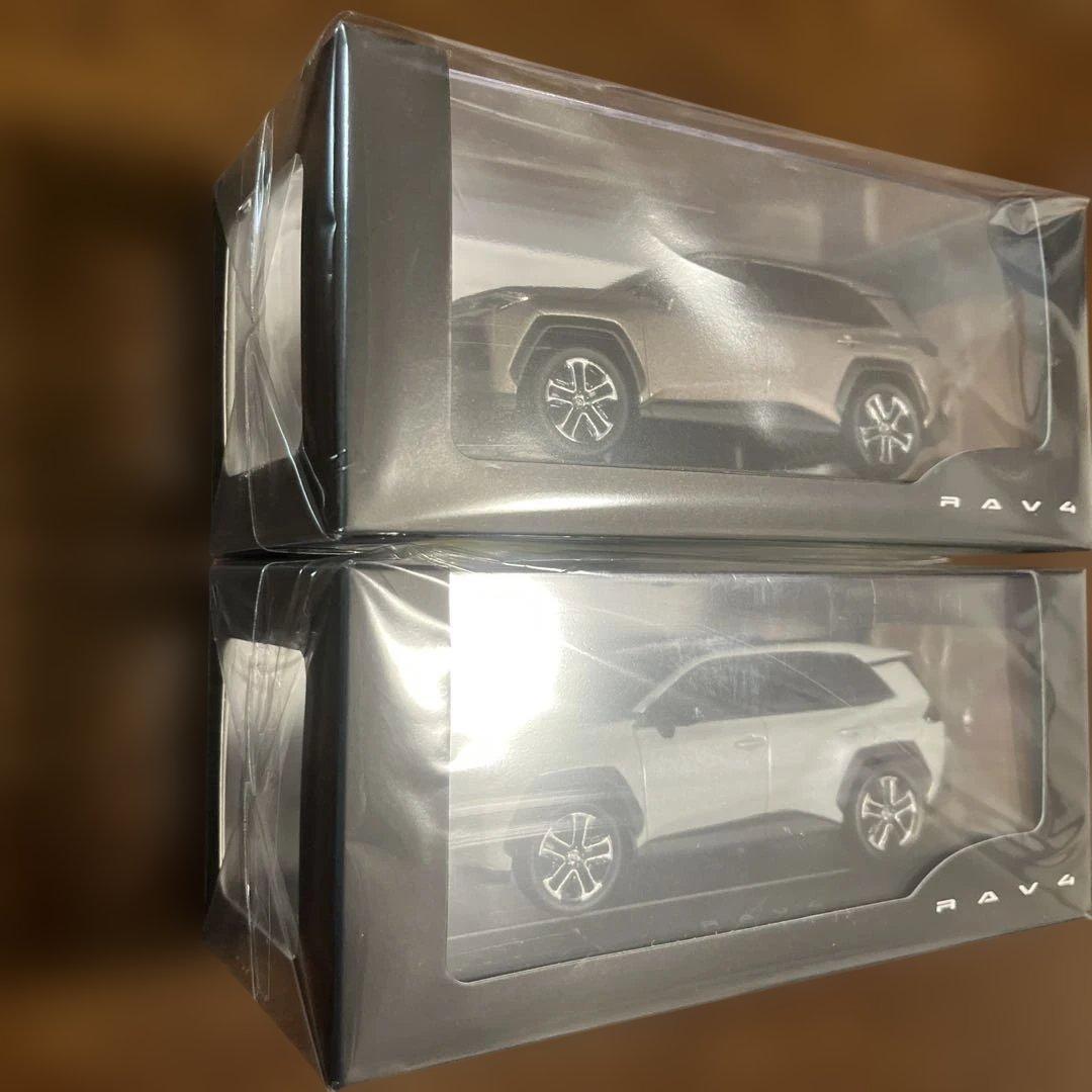 トヨタ新型RAV4 Zハイブリッドミニカー 1/30カラーサンプル2台セット