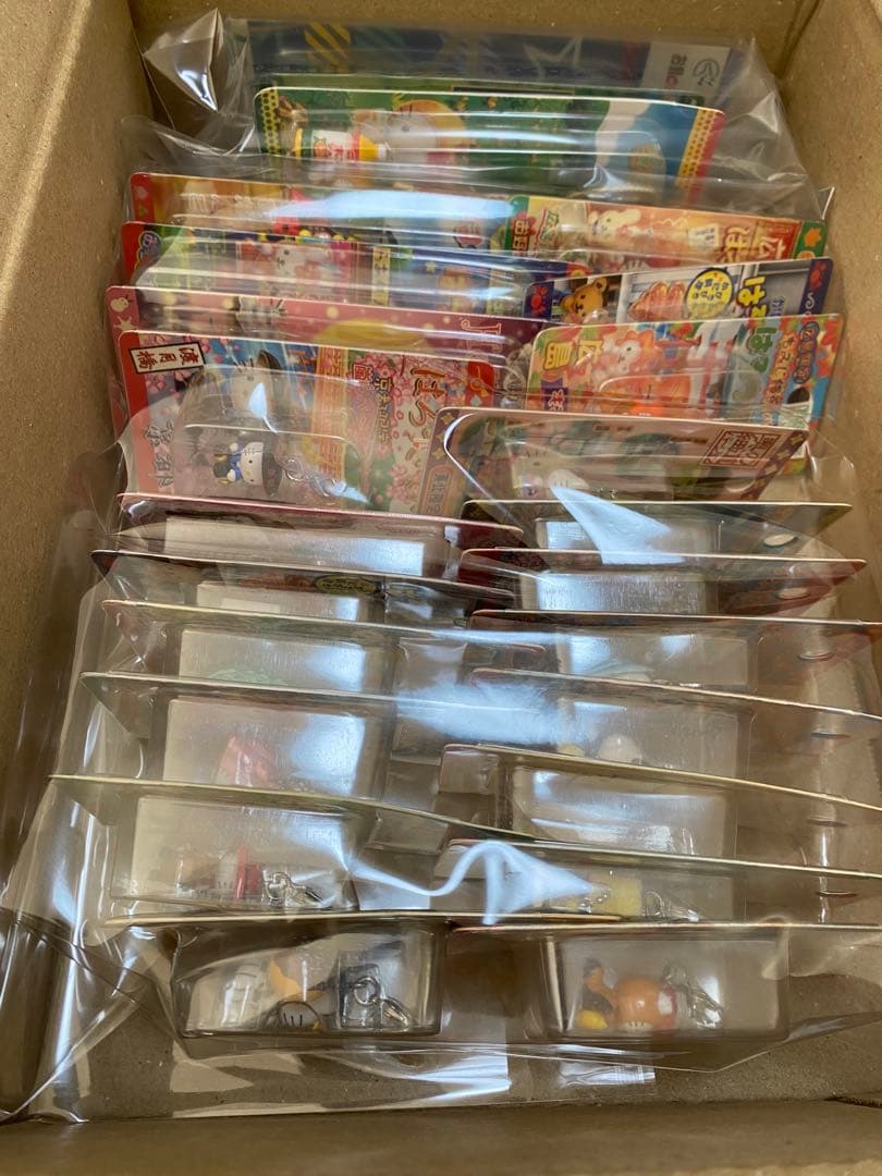 ご当地キティ　64個セット売り　根付け　キーホルダー　ハローキティ