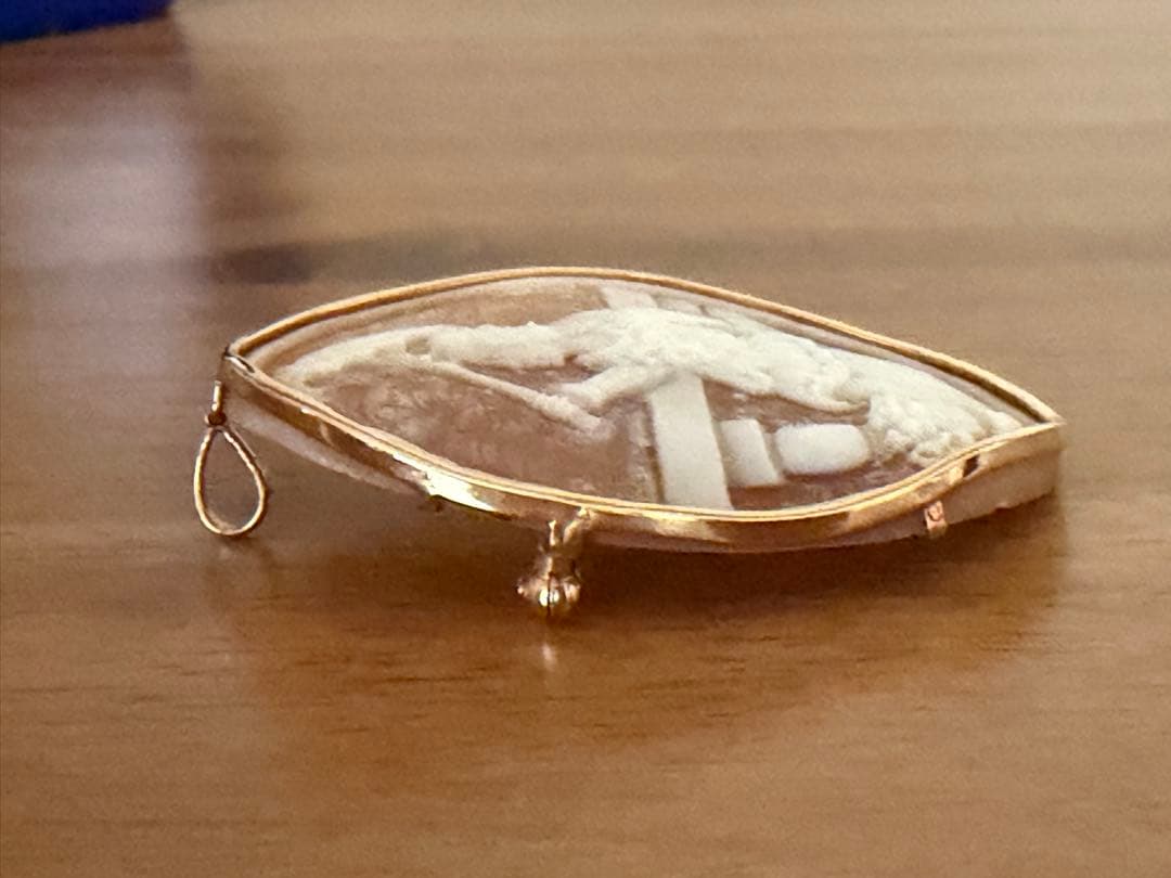 女性の傘のシェルカメオ K18