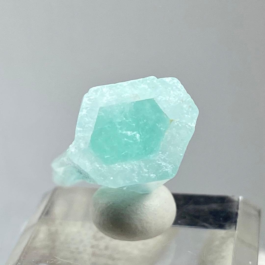 ベリル　アクアマリン　緑柱石　鉱物標本　原石　天然石　ストーン　エメラルドコア