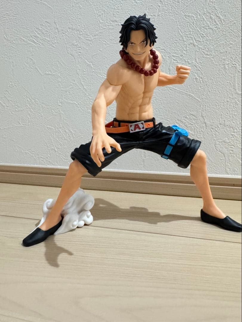 ONEPIECEフィギュア ルフィ エース ゾロ ナミ ロビン シャンク サボ