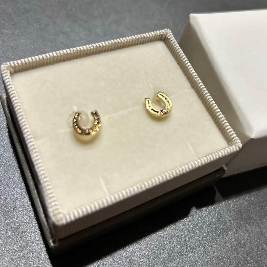 人気　ete ホースシューゴールドピアス　ダイヤモンド　両耳　馬蹄