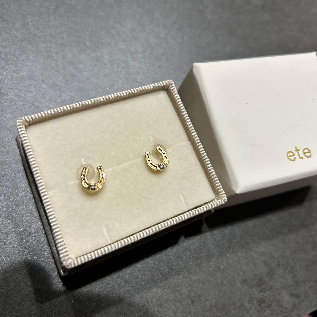 人気　ete ホースシューゴールドピアス　ダイヤモンド　両耳　馬蹄