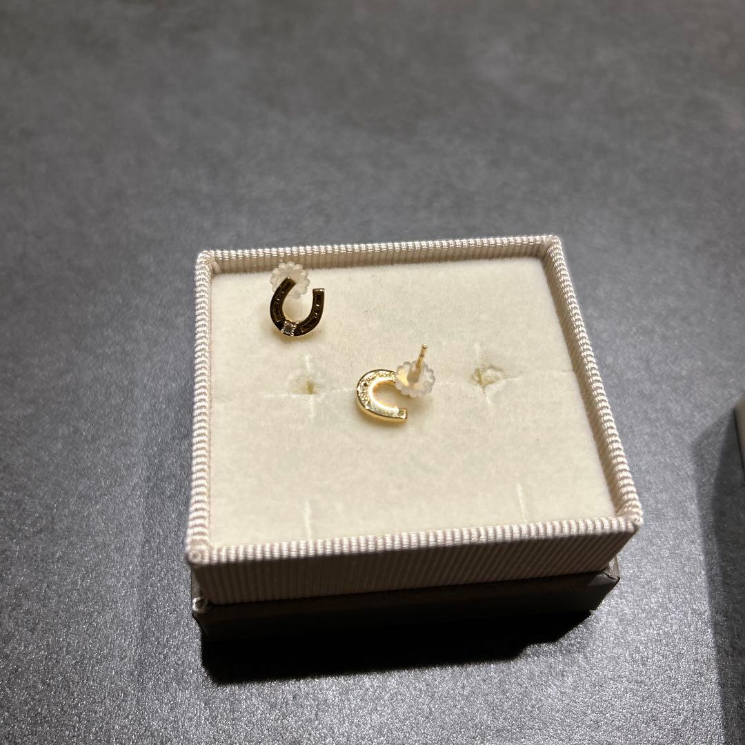 人気　ete ホースシューゴールドピアス　ダイヤモンド　両耳　馬蹄