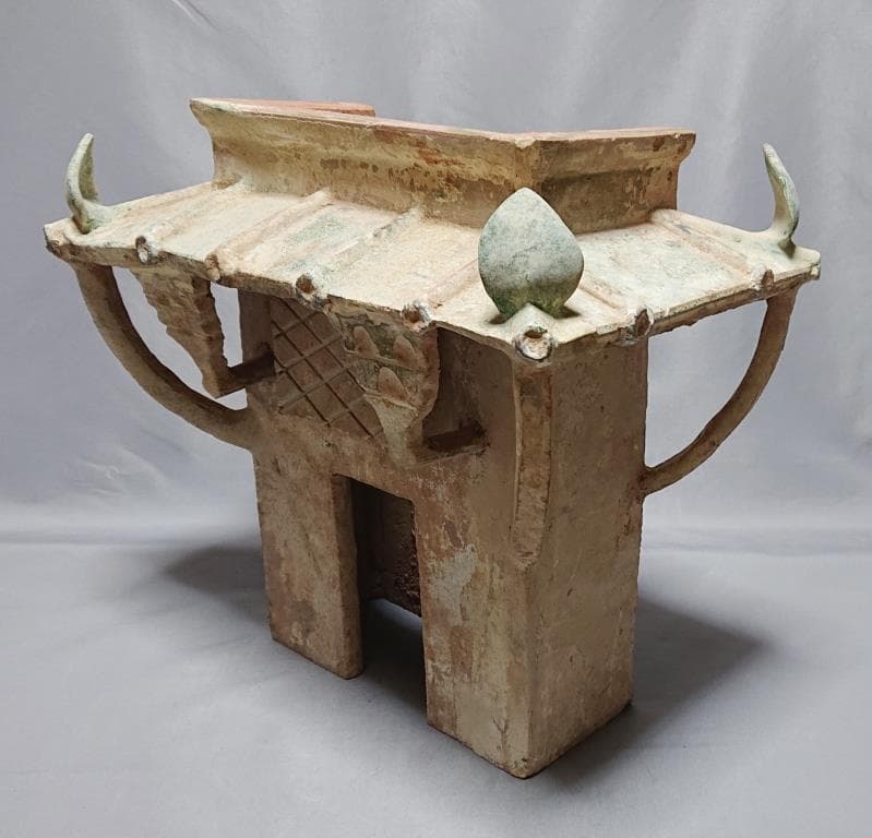 東漢時代　出土品　緑釉銀化楼閣 彩文土器 高さ31.8㎝　（B）