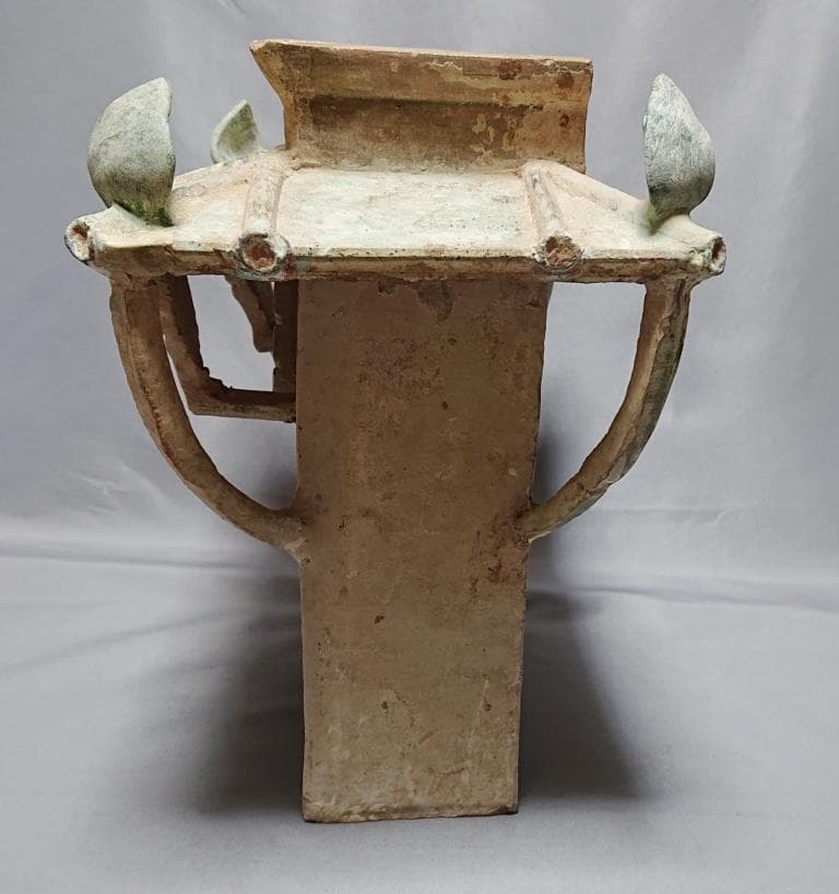 東漢時代　出土品　緑釉銀化楼閣 彩文土器 高さ31.8㎝　（B）