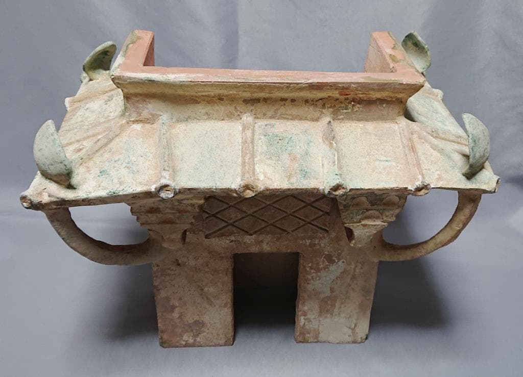 東漢時代　出土品　緑釉銀化楼閣 彩文土器 高さ31.8㎝　（B）