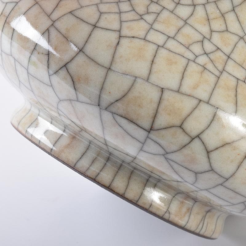 中国　大明成化年製　哥窯　白磁　金糸鉄線　氷裂文　双耳香炉　M　7991E