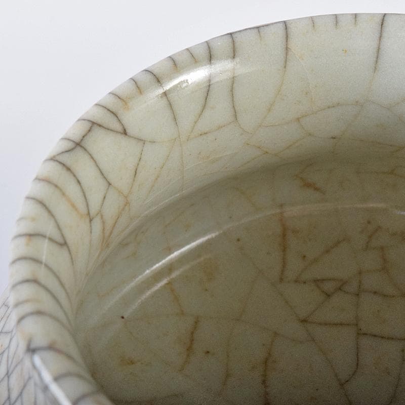 中国　大明成化年製　哥窯　白磁　金糸鉄線　氷裂文　双耳香炉　M　7991E