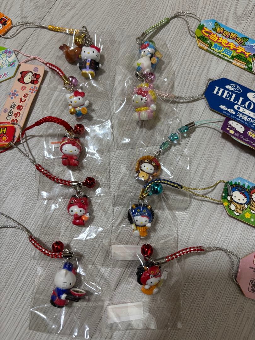 ご当地キティ 値付けまとめ売り ストラップ 、チャームセット 100個 値下げ中