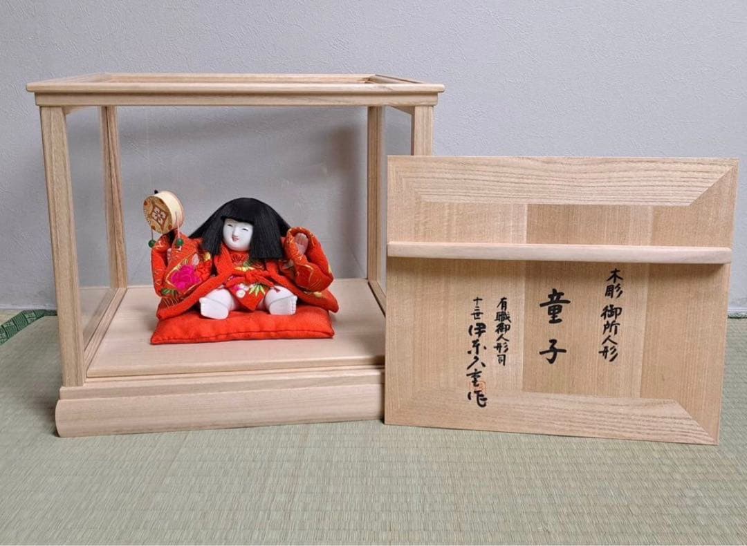 有識御人形司 十二世 伊東久重 作 木彫 御所人形「童子(でんでん太鼓)」共箱