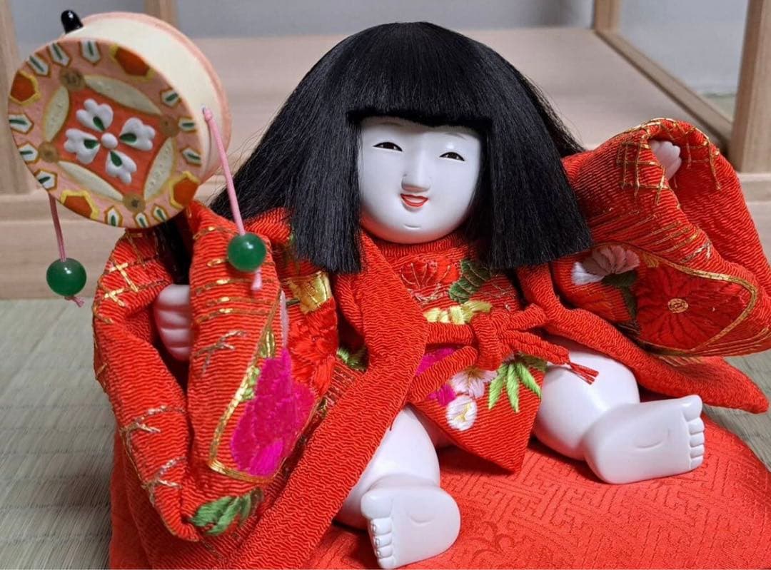 有識御人形司 十二世 伊東久重 作 木彫 御所人形「童子(でんでん太鼓)」共箱