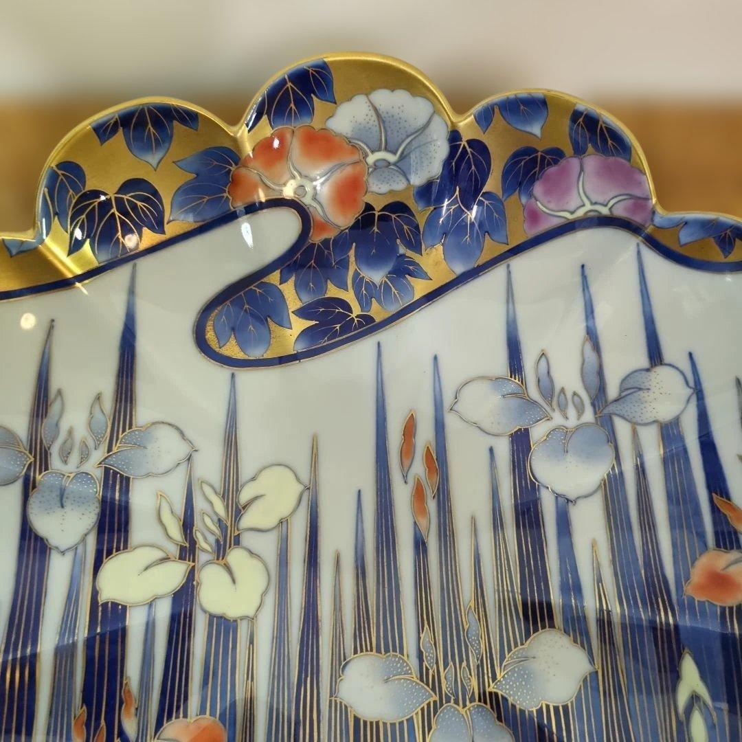 PEACE　深川製磁　あやめと朝顔　菊型飾皿　(裏側に傷あり）