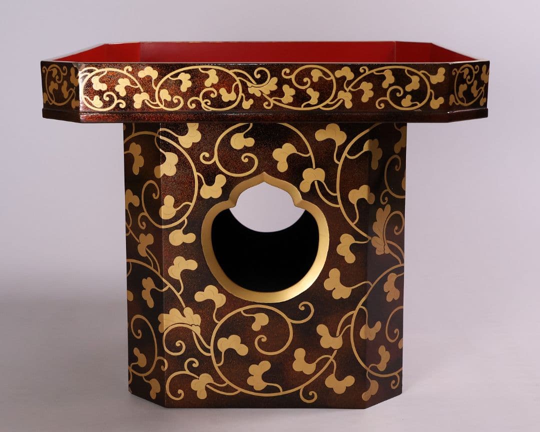 唐草蒔絵 三宝 高25.5cm 木製 朱塗 三宝台 金蒔絵 仏具【MA685】