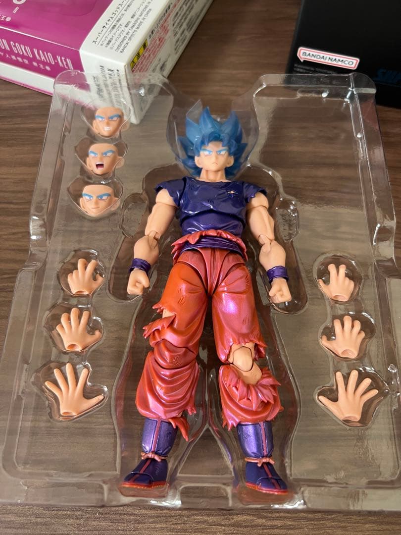 S.H.Figuarts スーパーサイヤ人ゴッドスーパーサイヤ人　孫悟空　界王拳