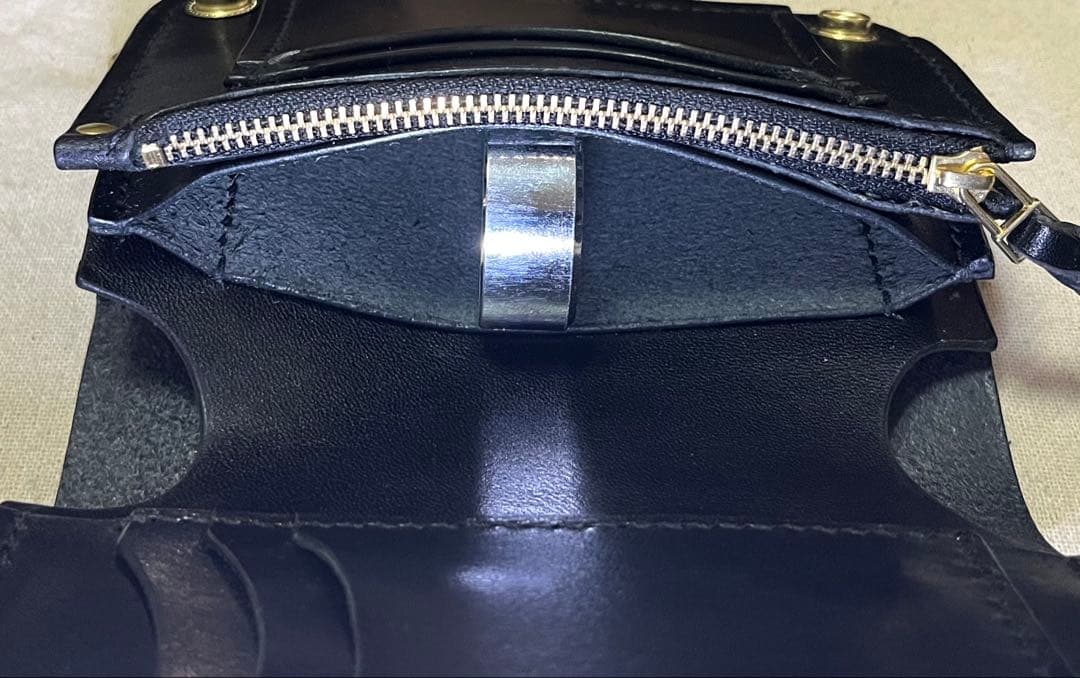 栃木レザー ミドル トラッカーウォレット 三層 ピックポケット無し