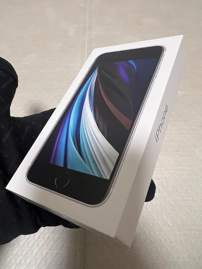 【極美品】Apple iPhone SE (第2世代) ホワイト 本体