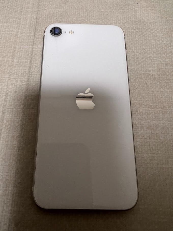 【極美品】Apple iPhone SE (第2世代) ホワイト 本体