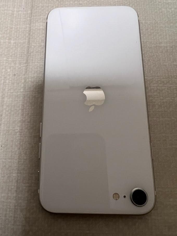 【極美品】Apple iPhone SE (第2世代) ホワイト 本体