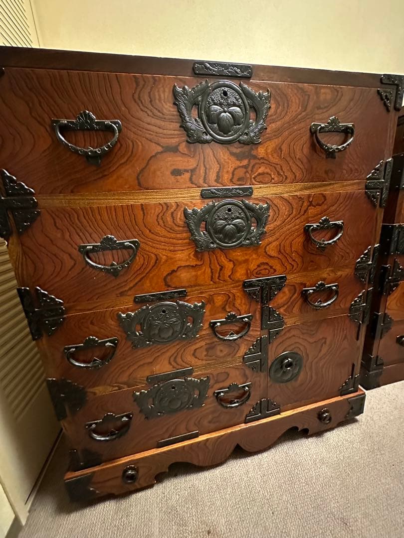 岩谷堂箪笥　南部鉄器